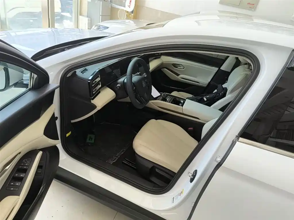 BYD Qin L 2025 — фото 16