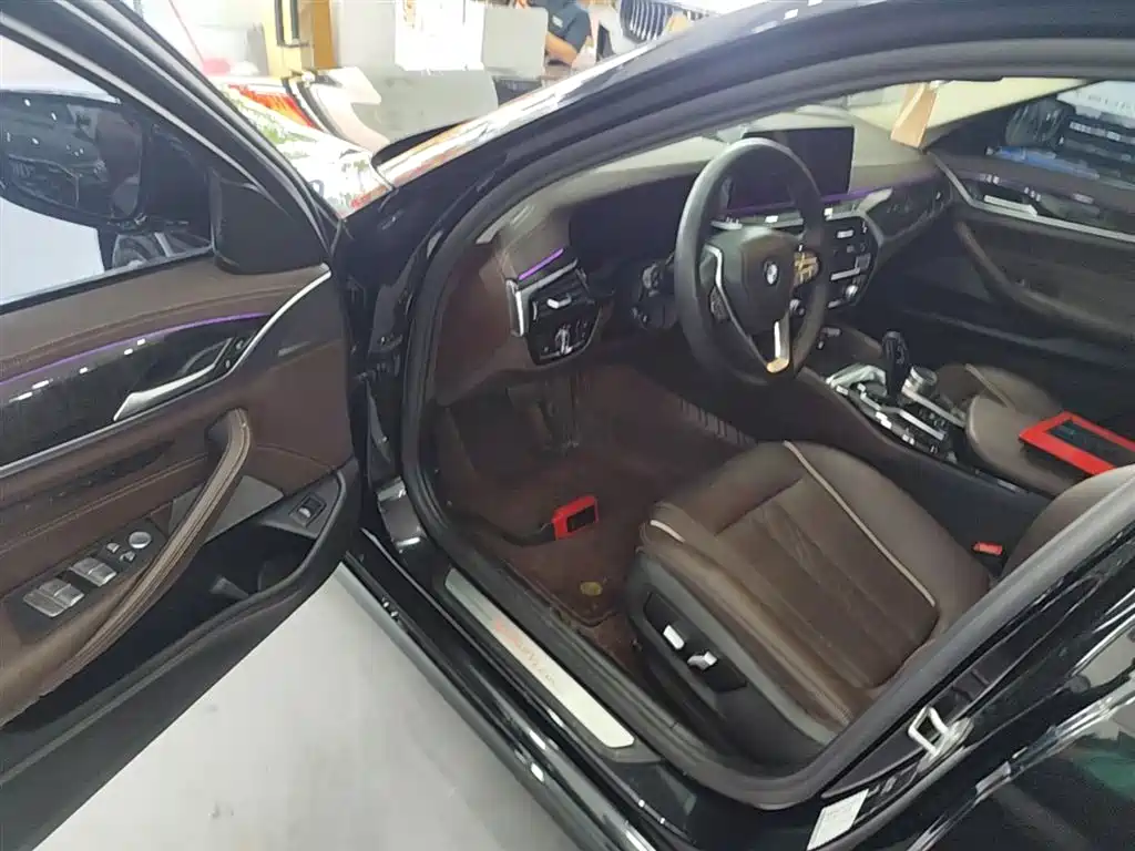 BMW 5 Series 2020 — фото 16