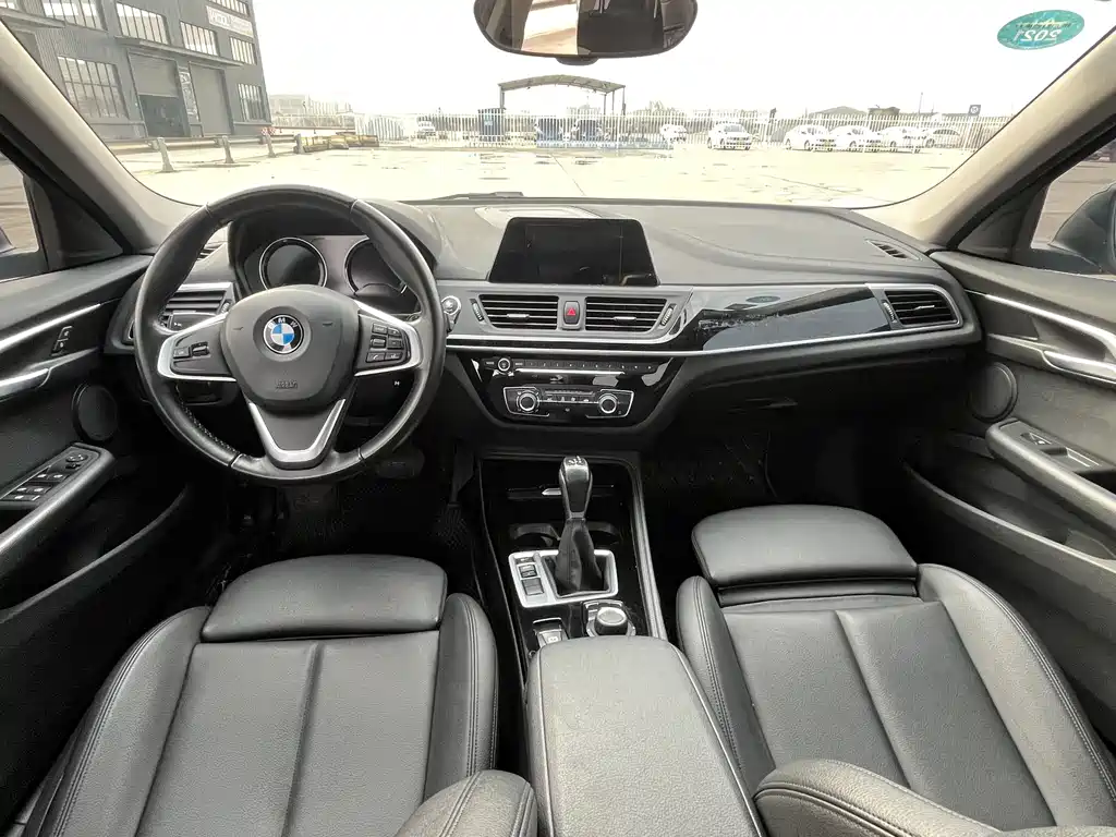 BMW 1 Series 2018 — фото 24