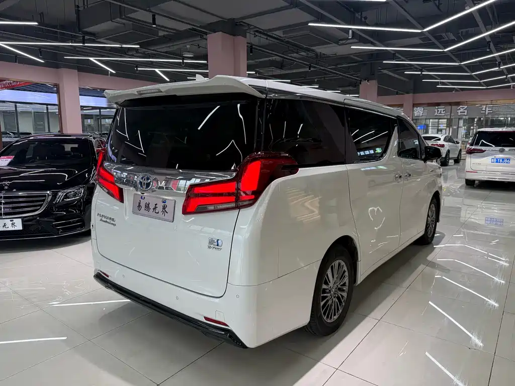 Toyota Alphard 2020 — фото 12