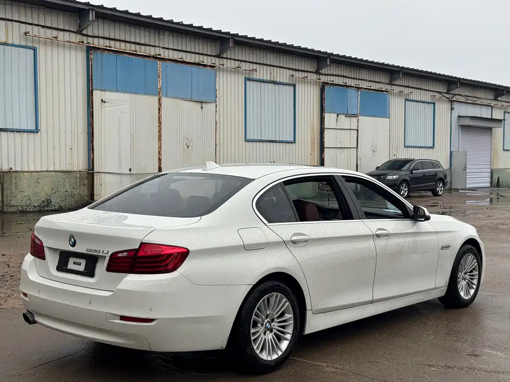 BMW 5 Series 2016 — фото 9