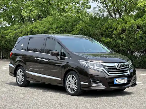 Honda Elysion 2016
