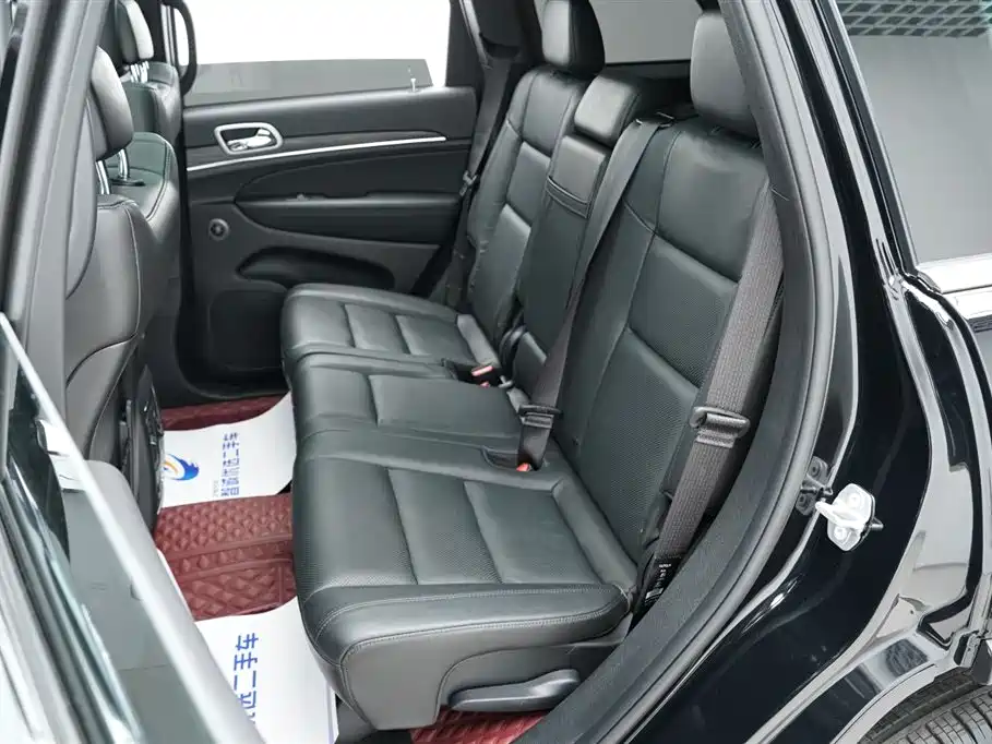 Jeep Grand Cherokee 2022 — фото 11