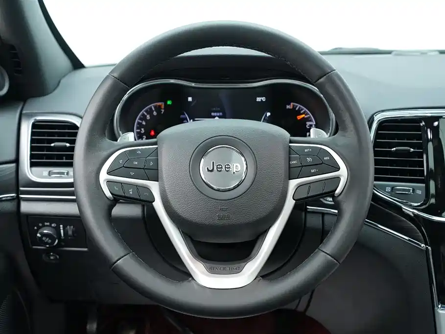 Jeep Grand Cherokee 2022 — фото 14