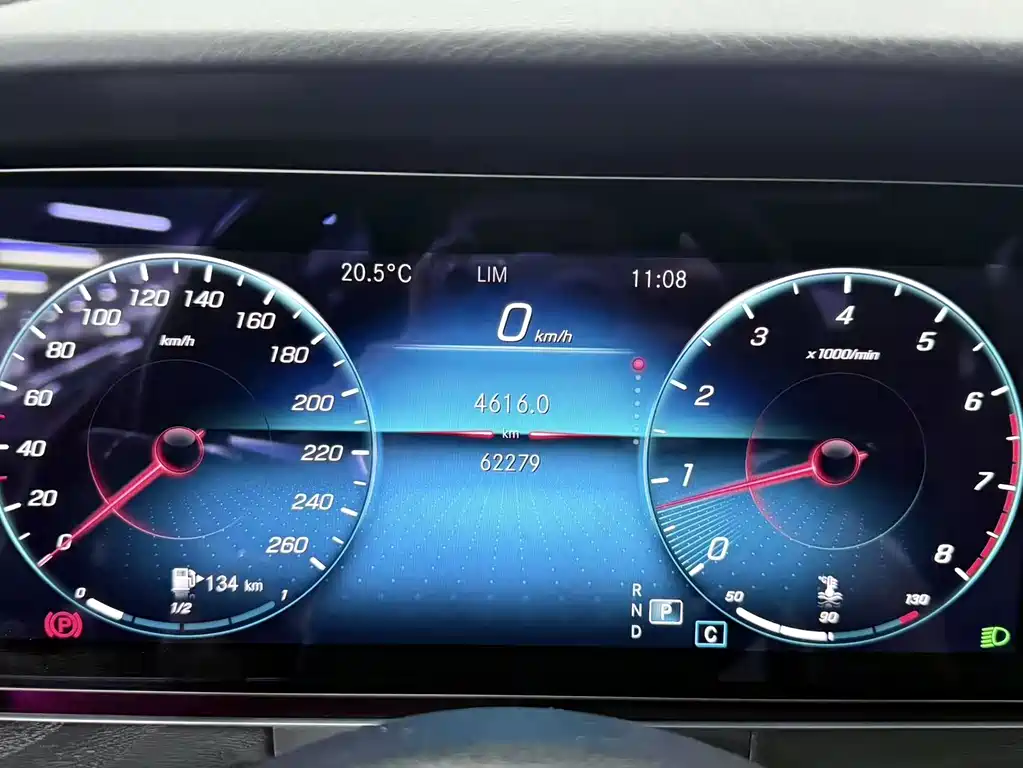 Mercedes-Benz E-Class 2022 — фото 17