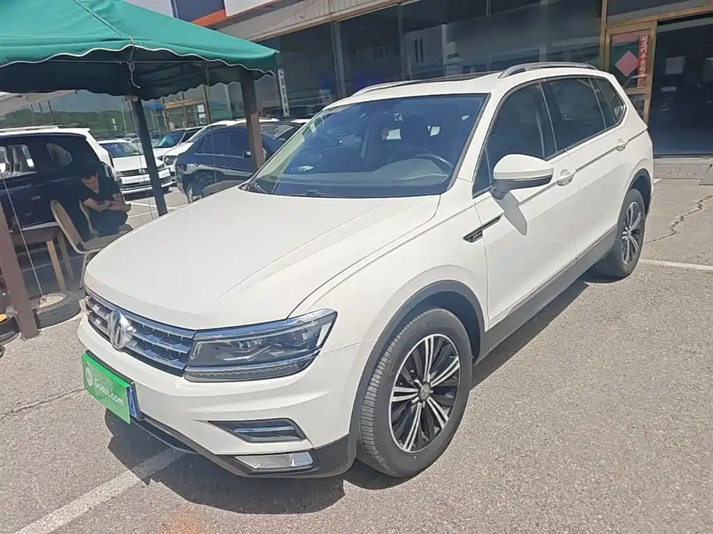 Volkswagen Tiguan L 2017 — фото 2