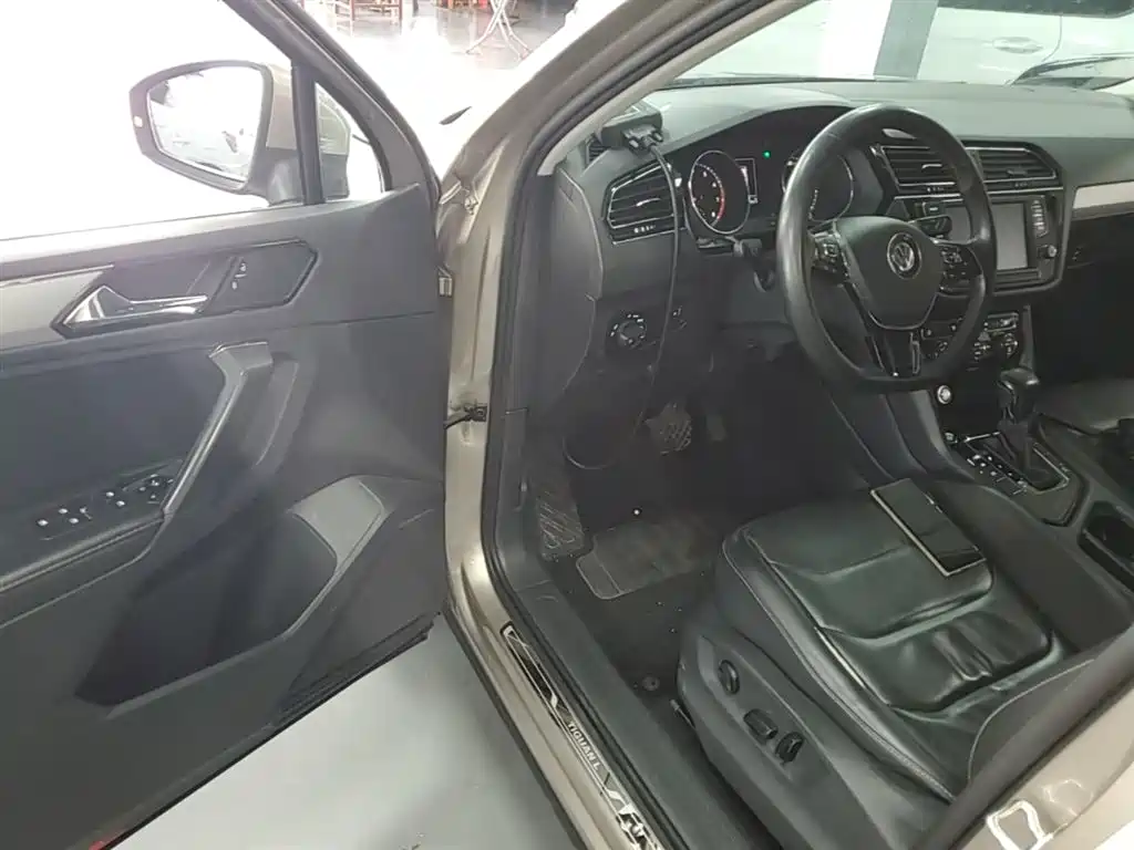 Volkswagen Tiguan L 2018 — фото 16