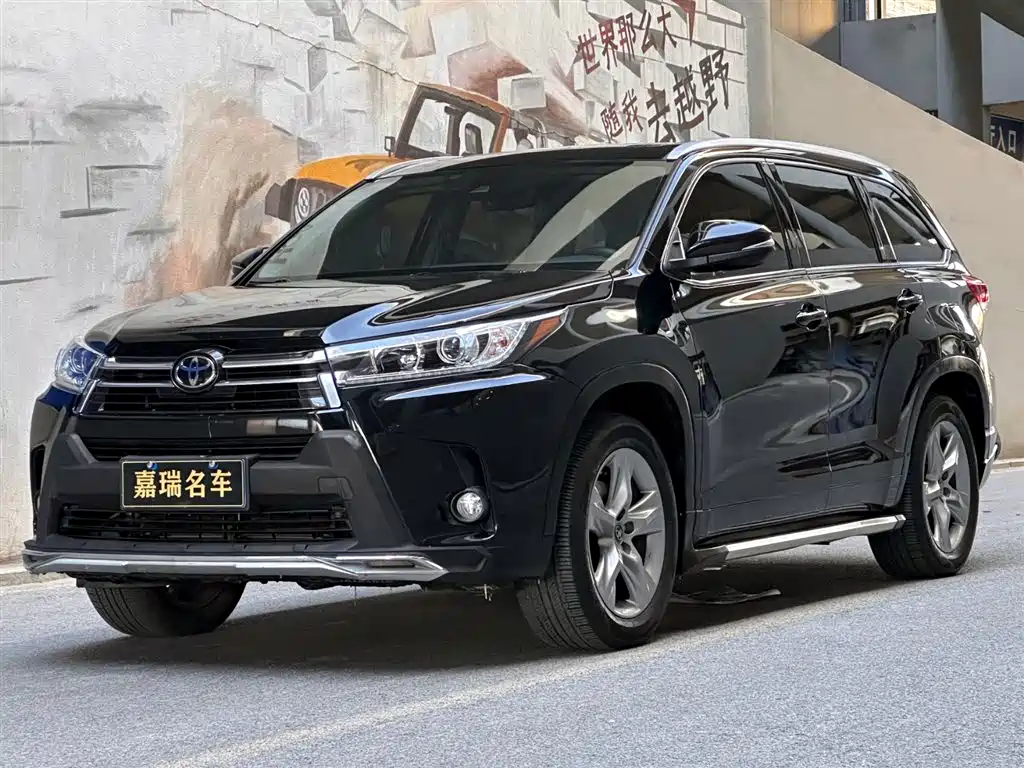 Toyota Highlander 2021 — фото 1