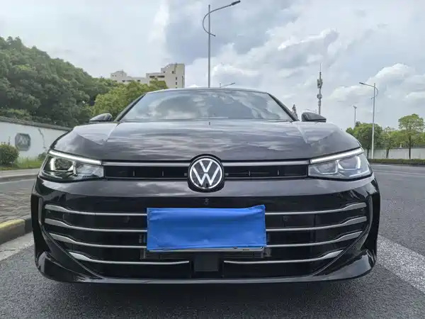 Volkswagen Passat 2025
