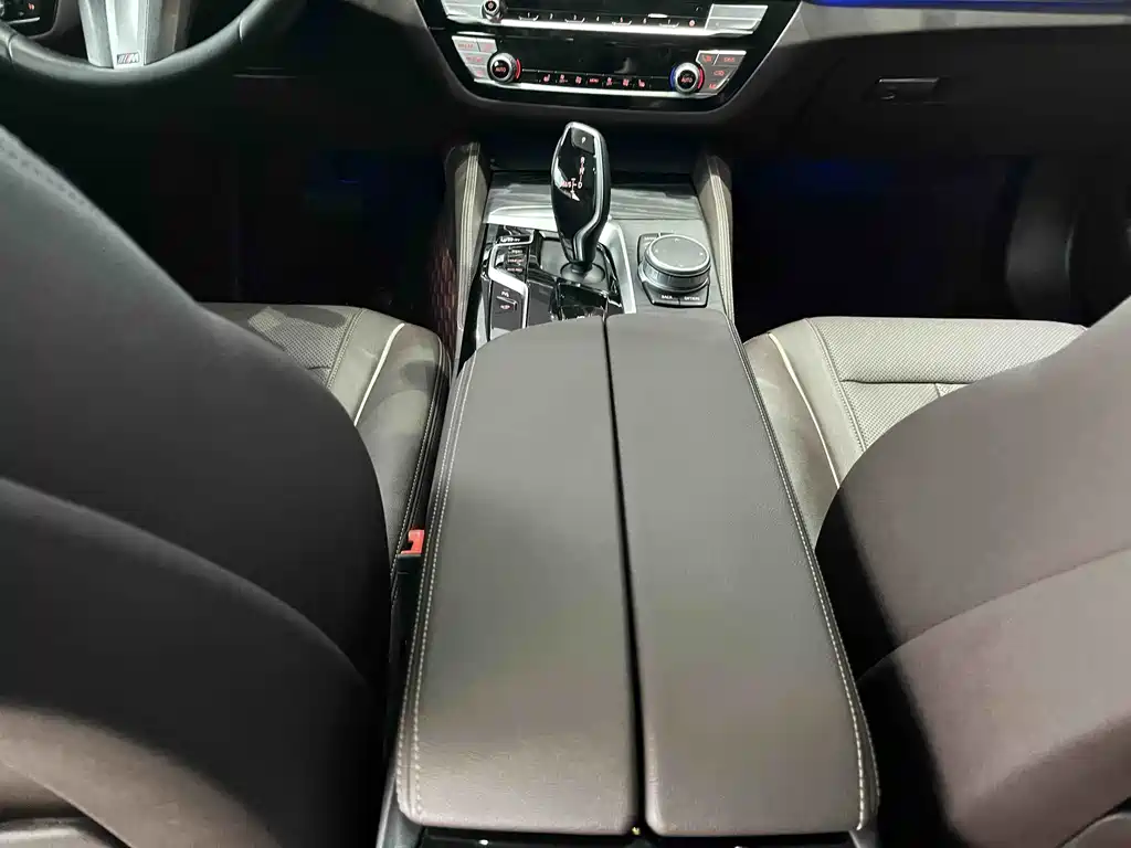 BMW 5 Series 2021 — фото 15