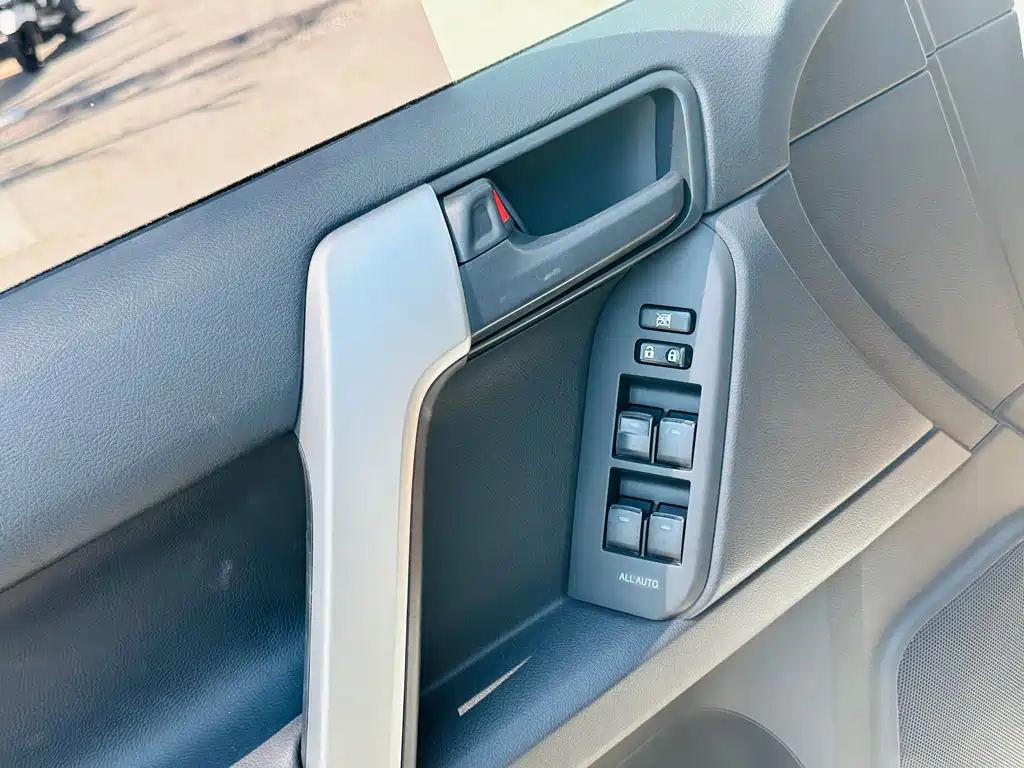 Toyota Prado 2017 — фото 11