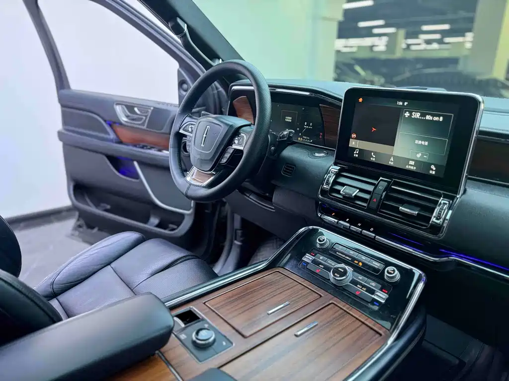Lincoln Navigator 2018 — фото 11