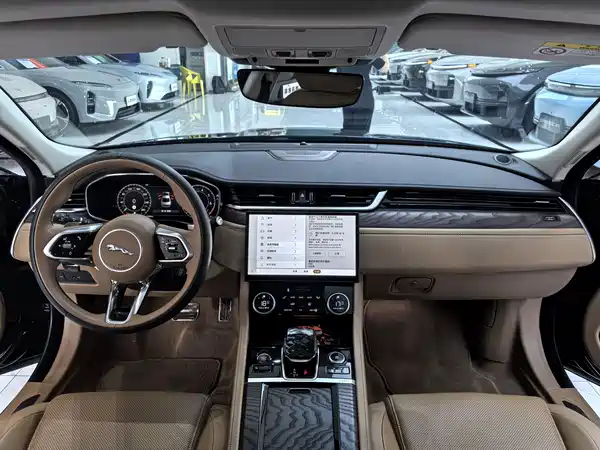 Jaguar XFL 2025
