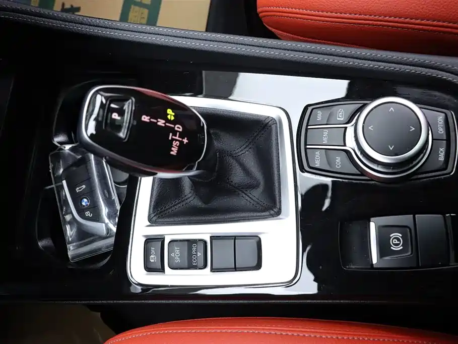 BMW 1 Series 2022 — фото 10