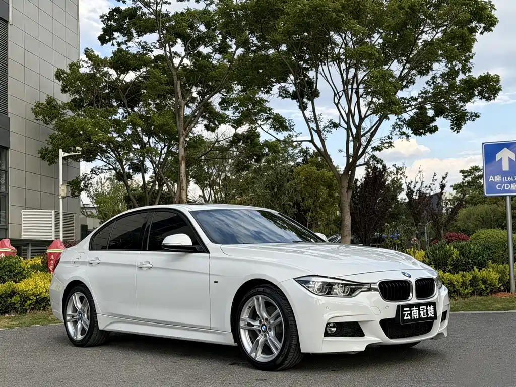 BMW 3 Series 2018 — фото 30
