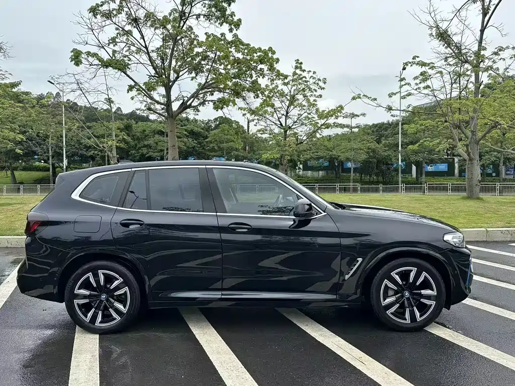 BMW iX3 2022 — фото 11
