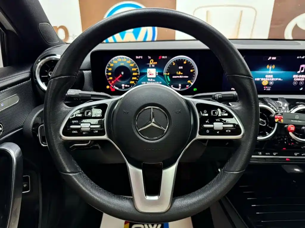 Mercedes-Benz A-Class 2022 — фото 11