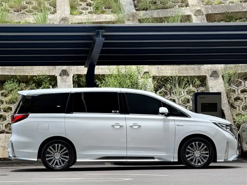 GAC Motor Trumpchi M8 2022 — фото 15
