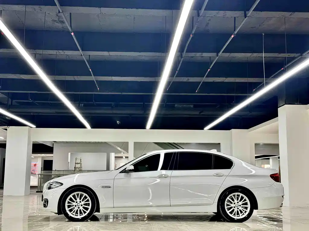 BMW 5 Series 2016 — фото 4