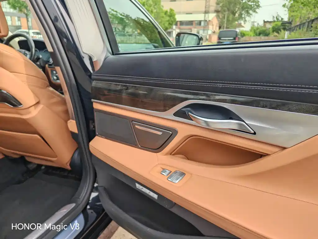 BMW 7 Series 2017 — фото 22