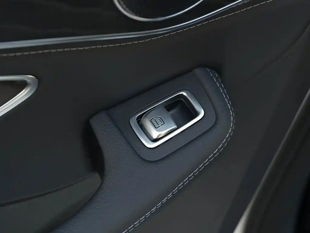 Mercedes-Benz C-Class 2018 — фото 19