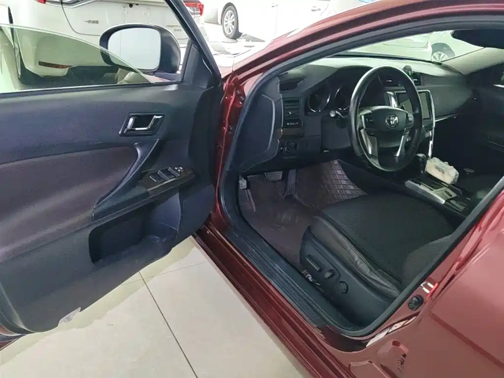 Toyota Reiz 2015 — фото 12