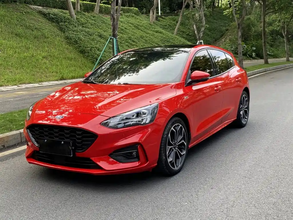 Ford Focus 2020 — фото 1