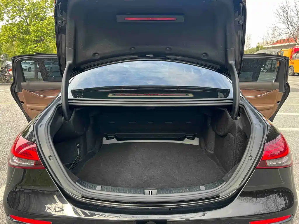 Mercedes-Benz E-Class 2022 — фото 21