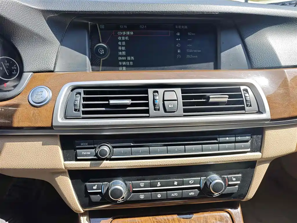 BMW 5 Series 2011 — фото 19