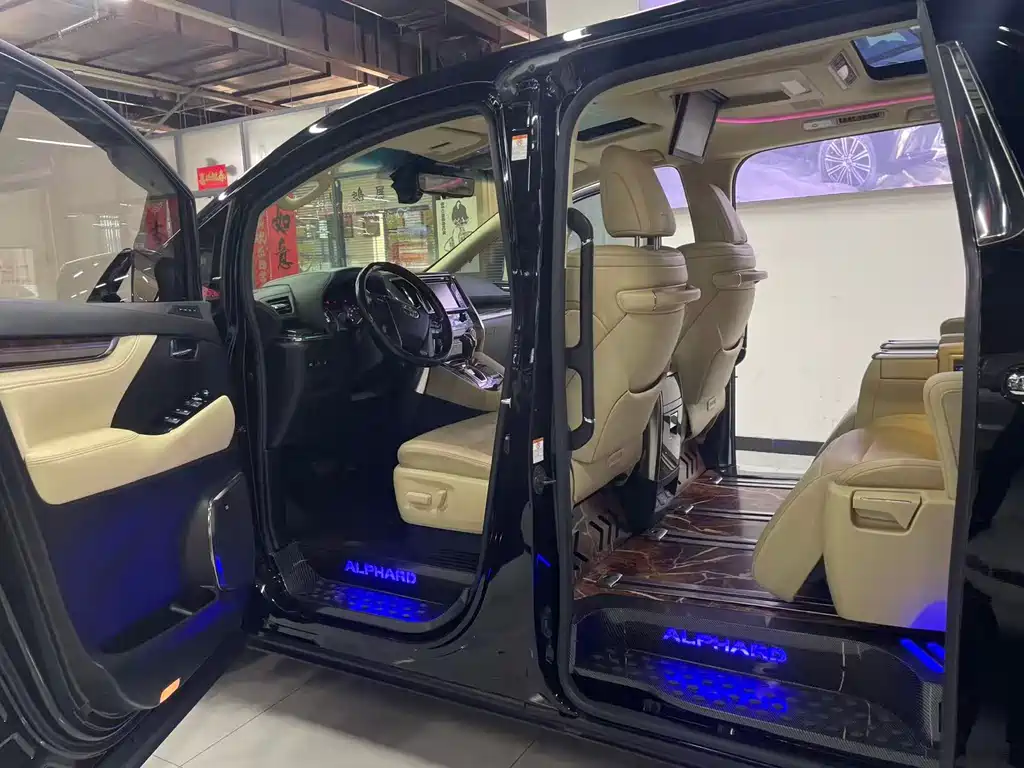 Toyota Alphard 2020 — фото 19