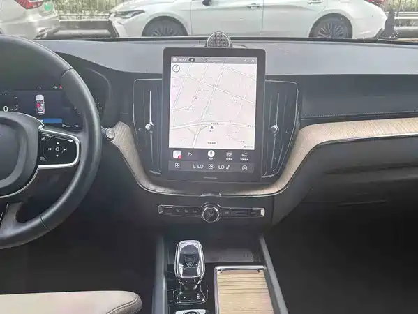 Volvo XC60 2025