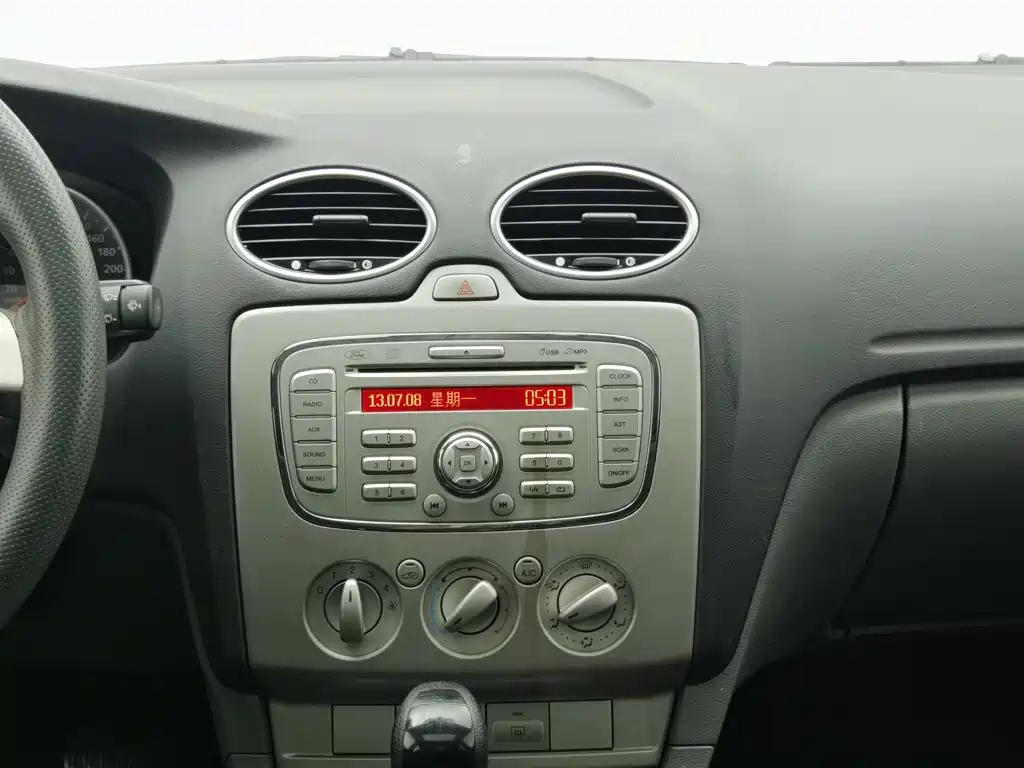 Ford Focus 2013 — фото 12