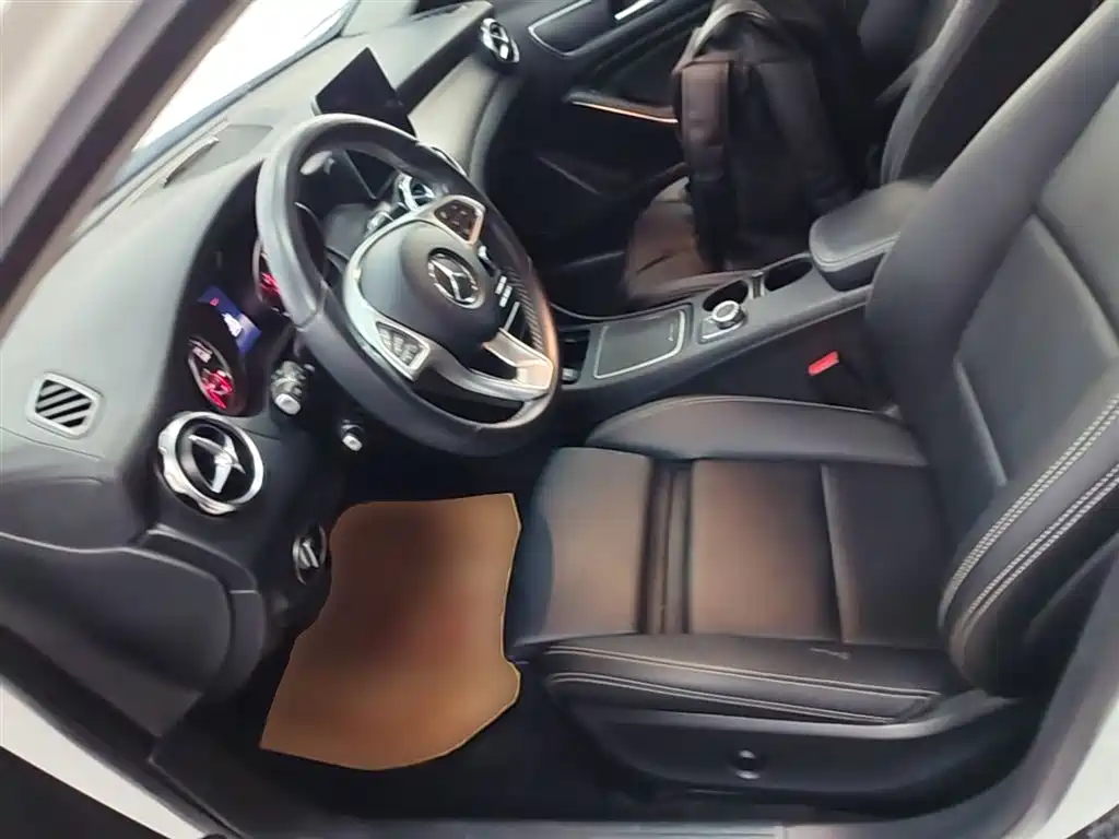 Mercedes-Benz GLA 2018 — фото 15