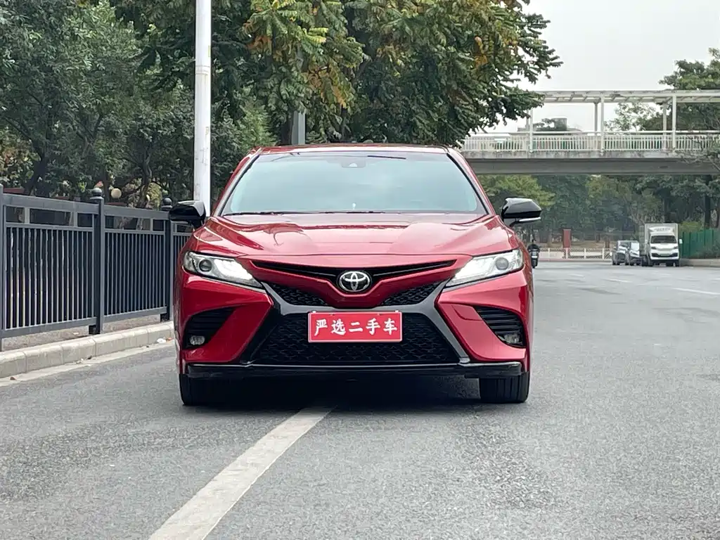 Toyota Camry 2018 — фото 22