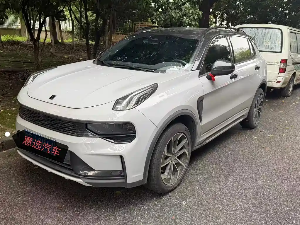 Lynk & Co 01 2022