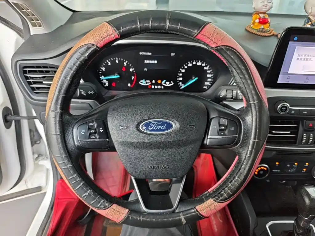 Ford Focus 2020 — фото 11