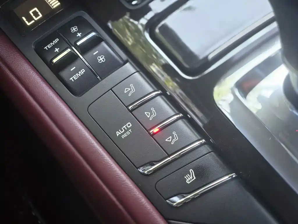 Porsche Cayenne 2014 — фото 17