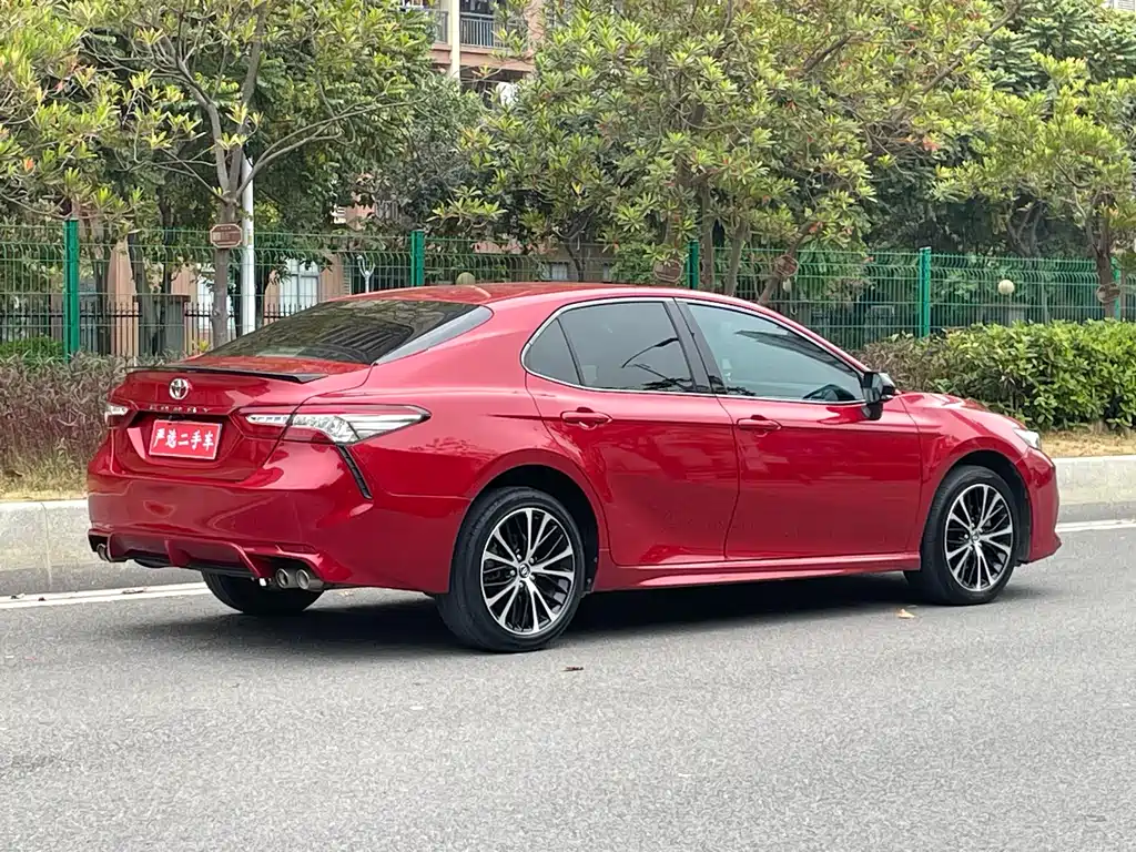 Toyota Camry 2018 — фото 5