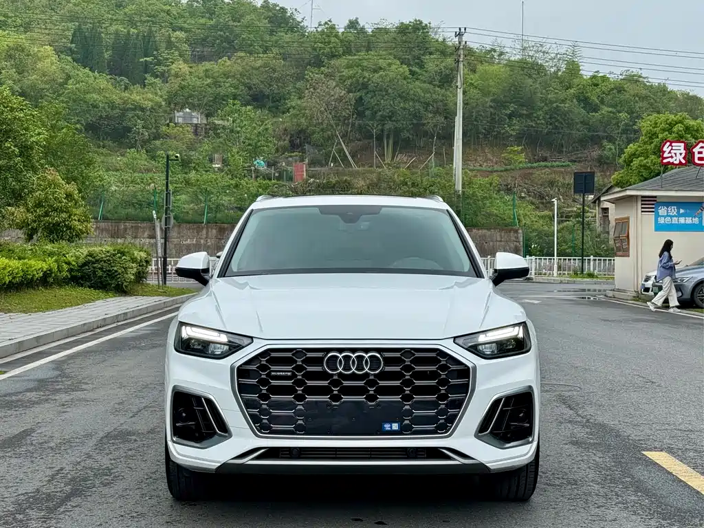 Audi Q5L 2022 — фото 2