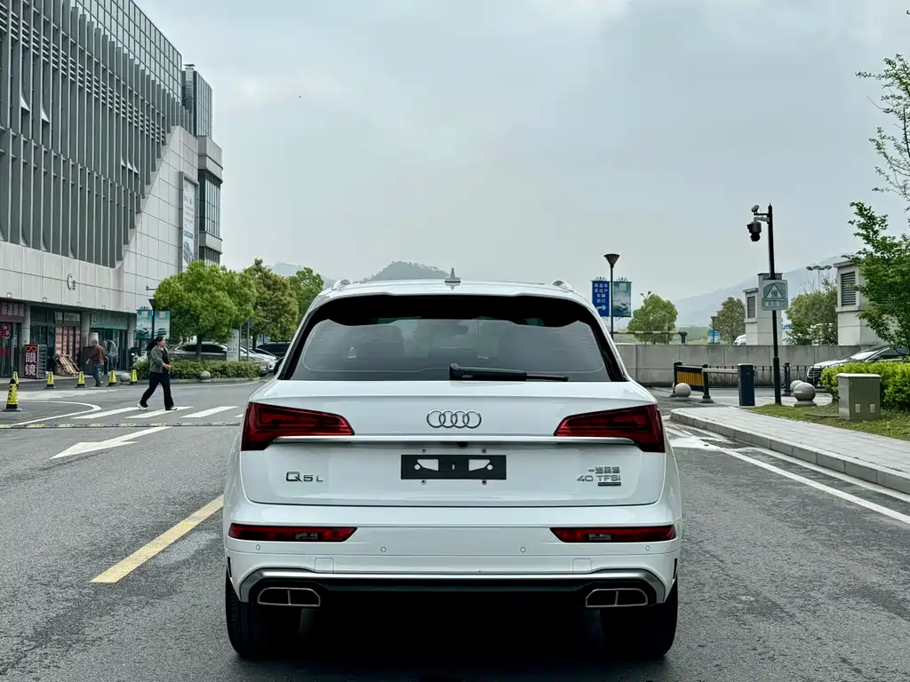Audi Q5L 2022 — фото 12
