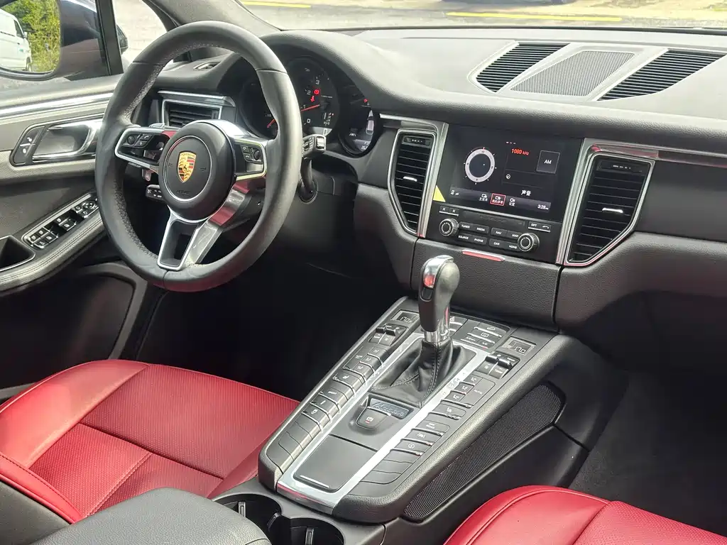 Porsche Macan 2018 — фото 15