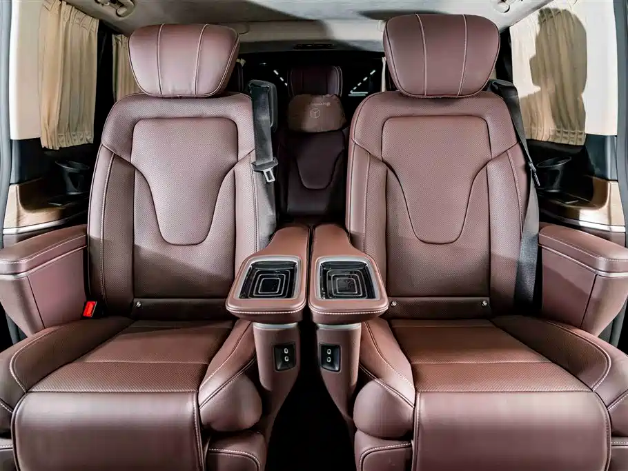Mercedes-Benz V-Class 2023 — фото 26