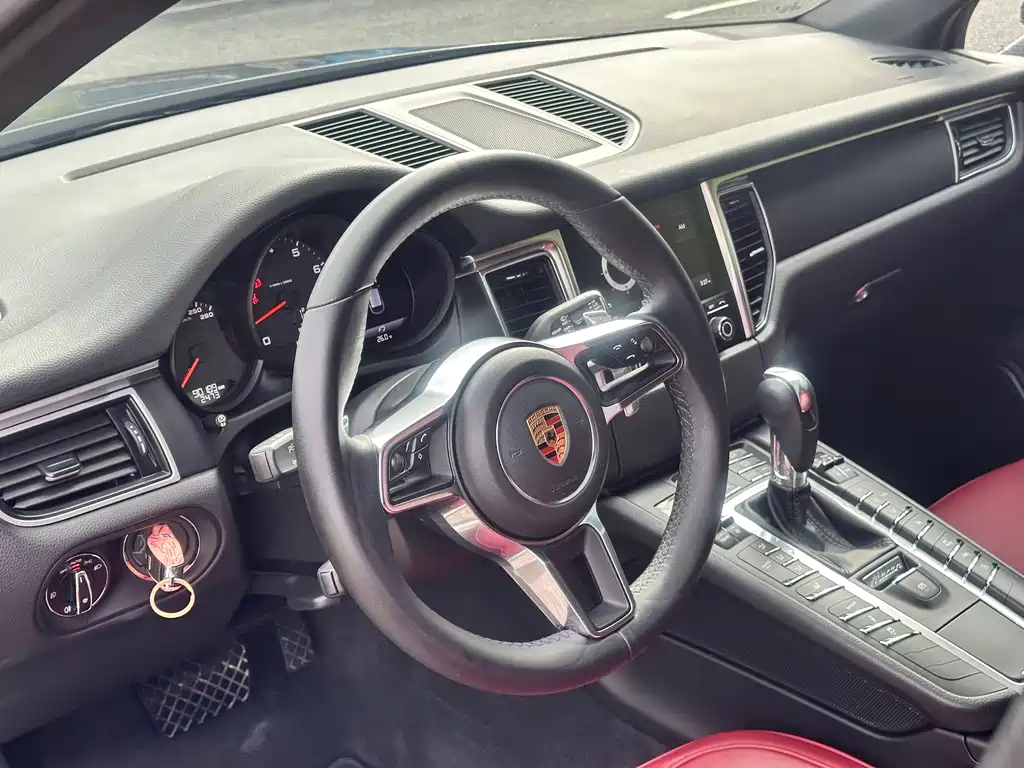 Porsche Macan 2018 — фото 19