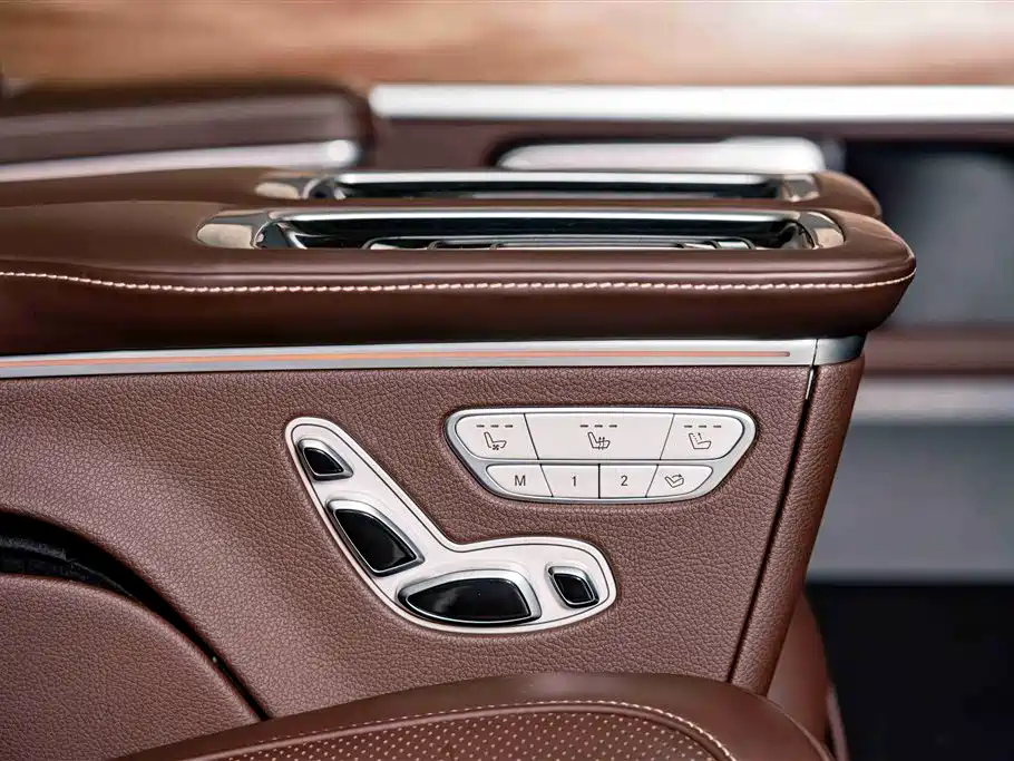 Mercedes-Benz V-Class 2023 — фото 23