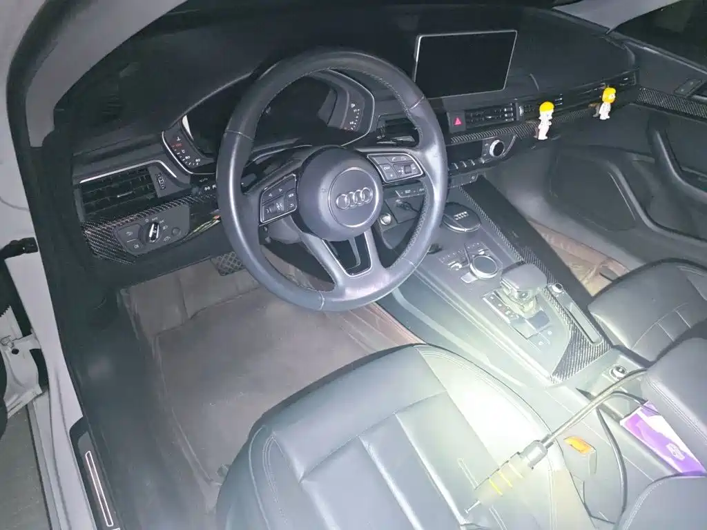 Audi A4L 2018