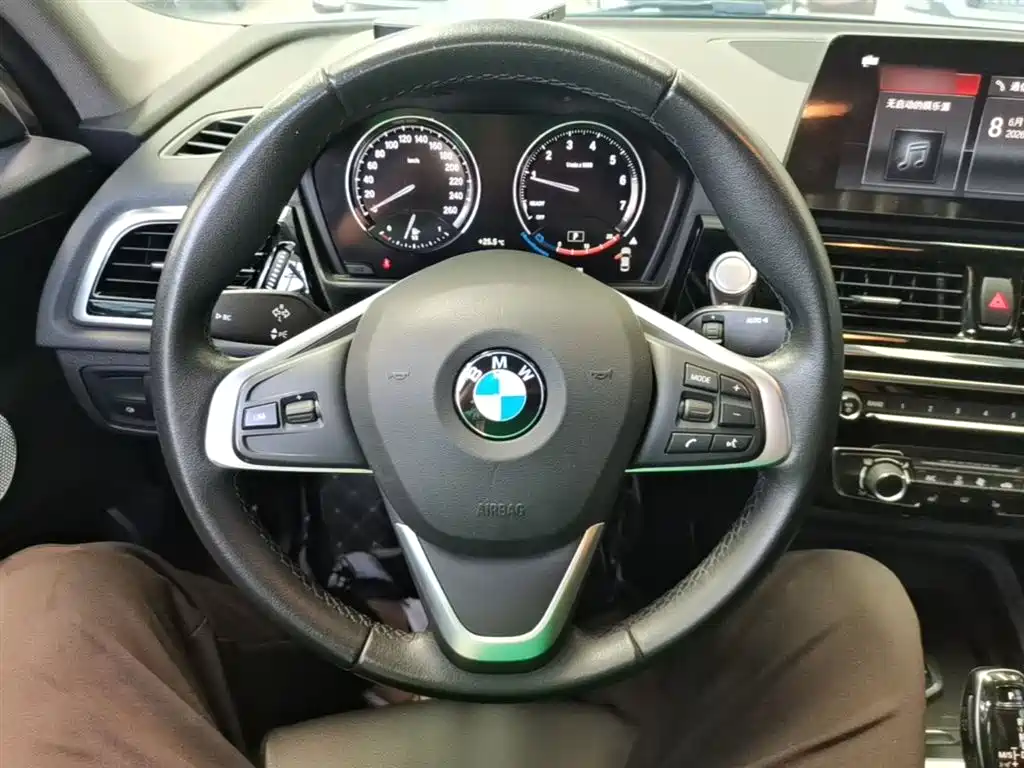 BMW 1 Series 2023 — фото 11