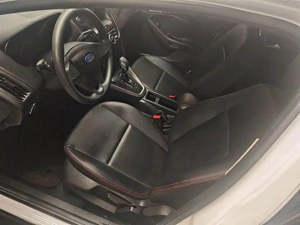 Ford Focus 2018 — фото 14