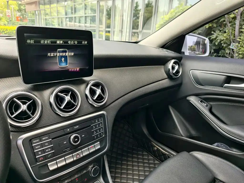 Mercedes-Benz GLA 2018 — фото 15