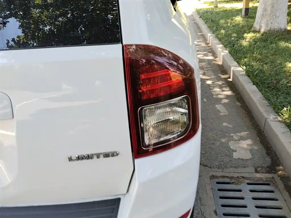 Jeep Compass 2015 — фото 8