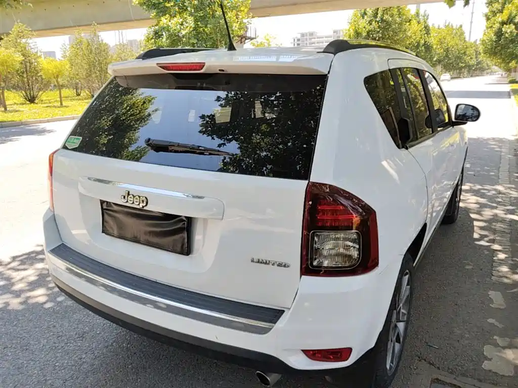 Jeep Compass 2015 — фото 7